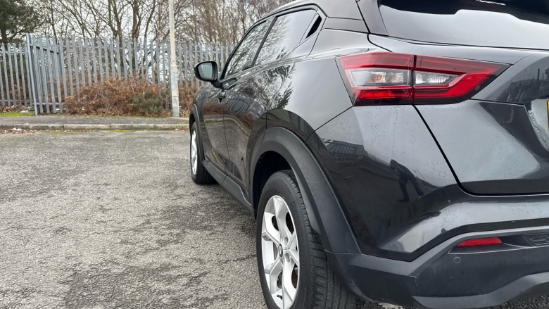 Nissan Juke 1.0 DiG-T N-Connecta 5dr Petrol Hatchback